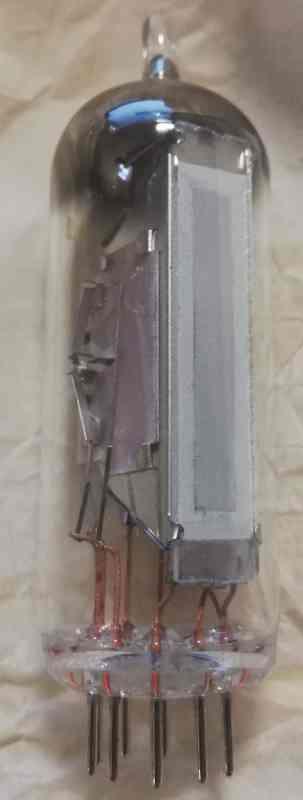 není skladem - Elektronka EM84 TESLA