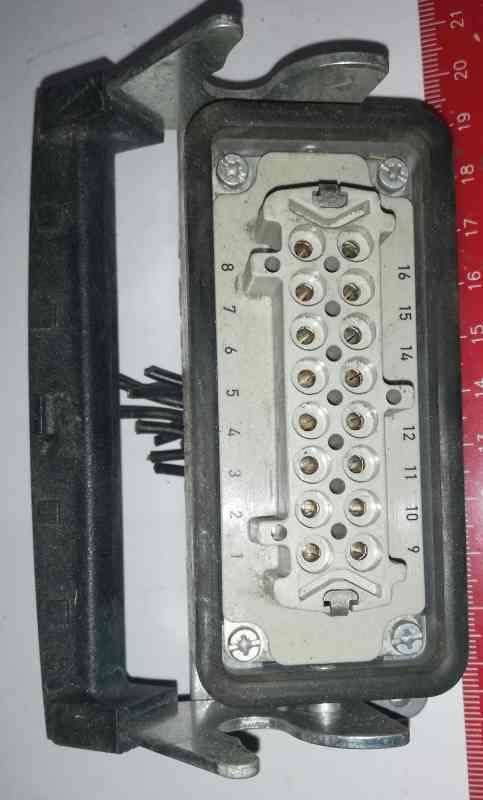 konektor EPIC  (002) v pouzdře, starý, špinavý