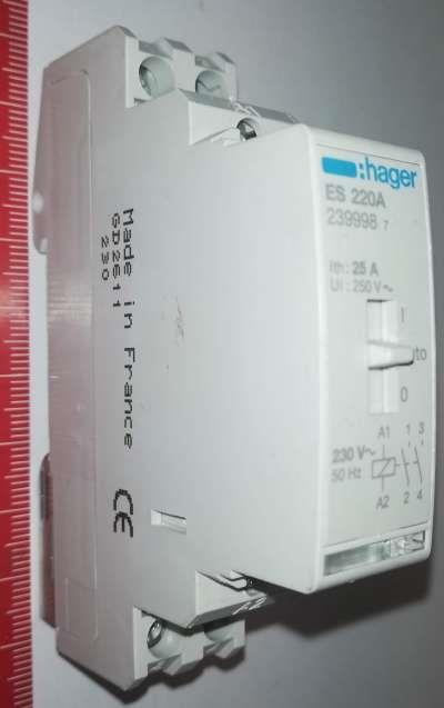 ES220A INSTALAČNÍ STYKAČ S RUČNÍM OVLÁDÁNÍM 2S, 25 A, 230 V AC