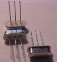 krystal 14.7456MHz HC-49/3US .. balení 50ks za 50Kč