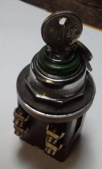 spínač s kličkem, starší