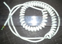 točený káblik , stočená část 29cm, roztaženo 250cm, bílý