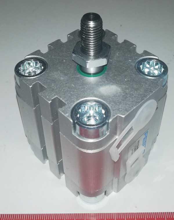 FESTO 156628 ADVU-40-15-A-P-A kompaktní válec