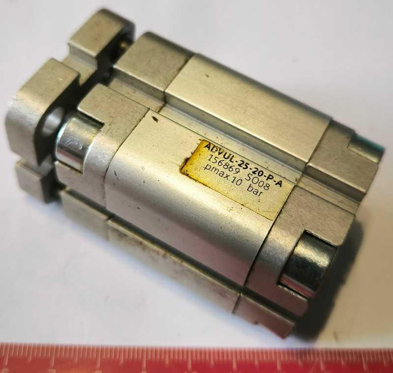 FESTO 156869 ADVUL-25-20-PA Kompaktní válec .. použitý / used