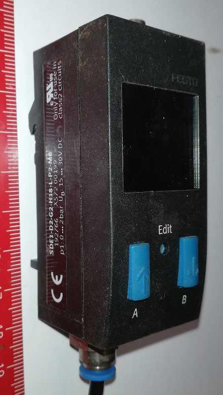 FESTO 192766 pressure sensor  SDE1-D2-G2-H18-L-P2-M8  .. použitý / used    .. cena na dotaz / price on request