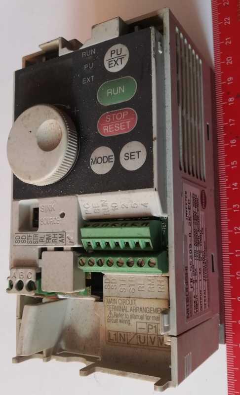 není skladem - Mitsubishi FR-S520SE-0.2K-EC Frequency Inverter ..poškozený, na ND, bez záruky