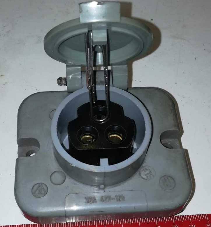 GRIMMA - zásuvka 32A 42V 12h do otvoru na panel  ... cena na dotaz / price on request