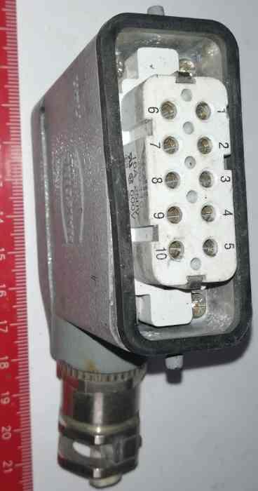 konektor HARTING  (011) v pouzdře, starý, špinavý