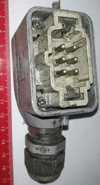 konektor HARTING  (012) v pouzdře, starý, špinavý