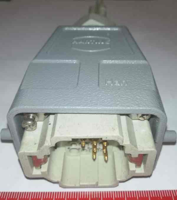 konektor HARTING  v krytce .. použitý / used, částečně osazen (013)