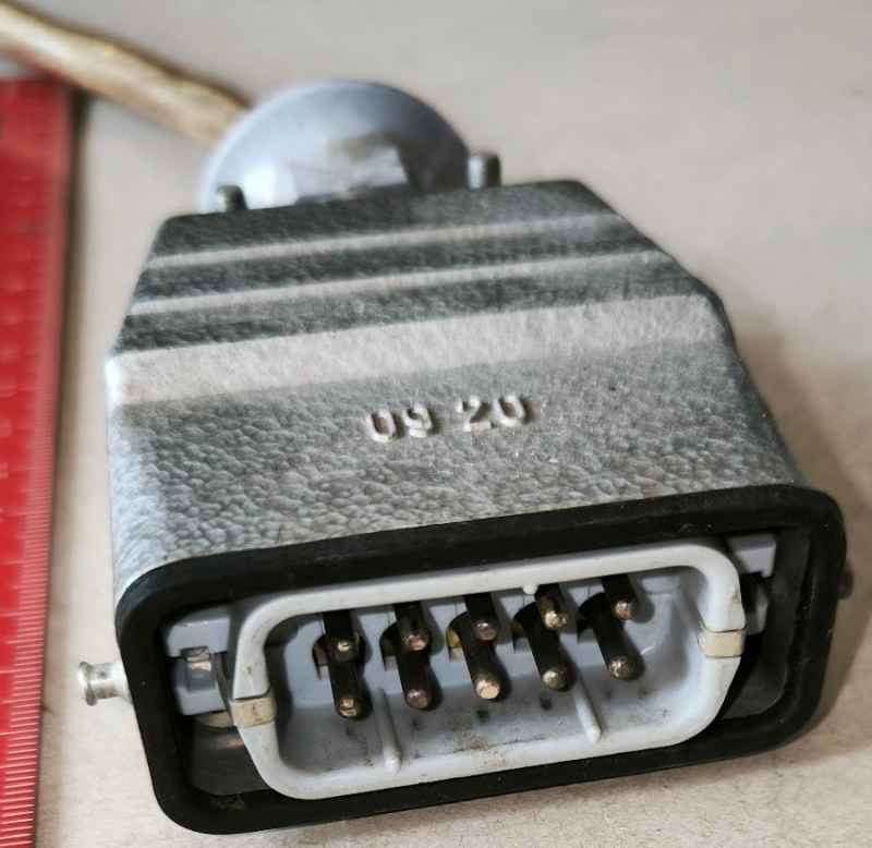 konektor HARTING samec 10pin  v krytce .. použitý / used, plně osazen (018)