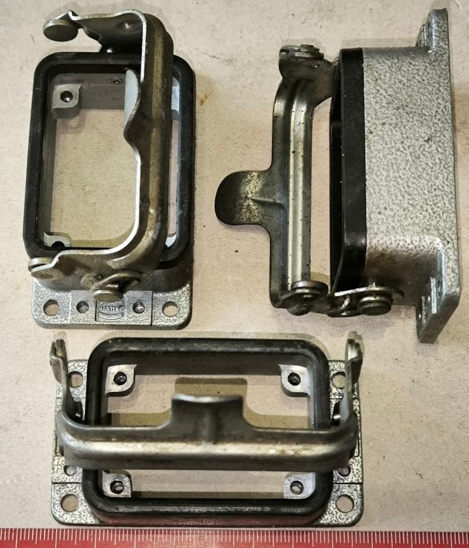 CONNECTOR HOUSING  HARTING, neupřesněný typ, upevnění vložky 44x27mm .. použitý / used .. provedení dle foto (025)