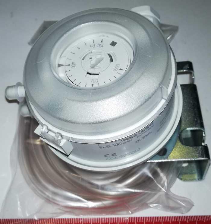 HUBA CONTROL H604 100...1000Pa - spínač diferenčního tlaku (1-10mbar) - 604.9210002, včetně spojovací sady