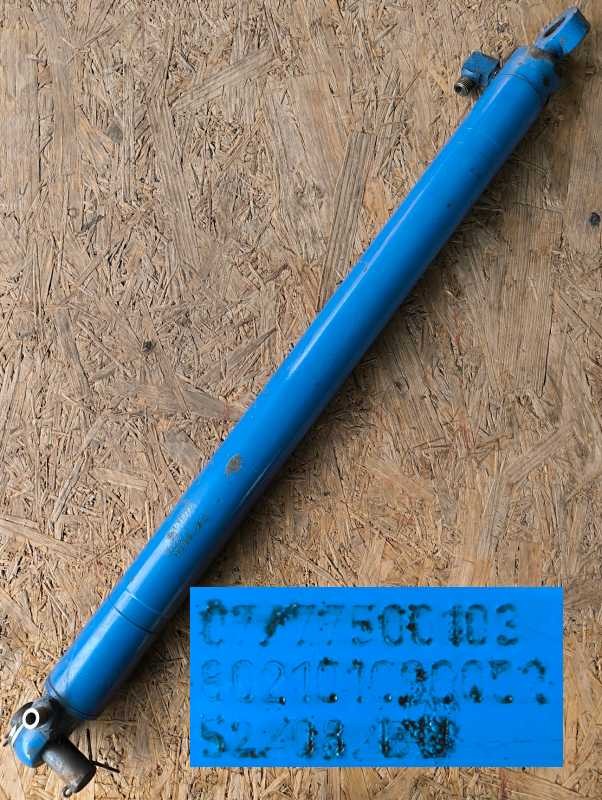 hydraulický válec dle foto - průměr velký 47mm, délka celkem 720mm .. netestováno (001)