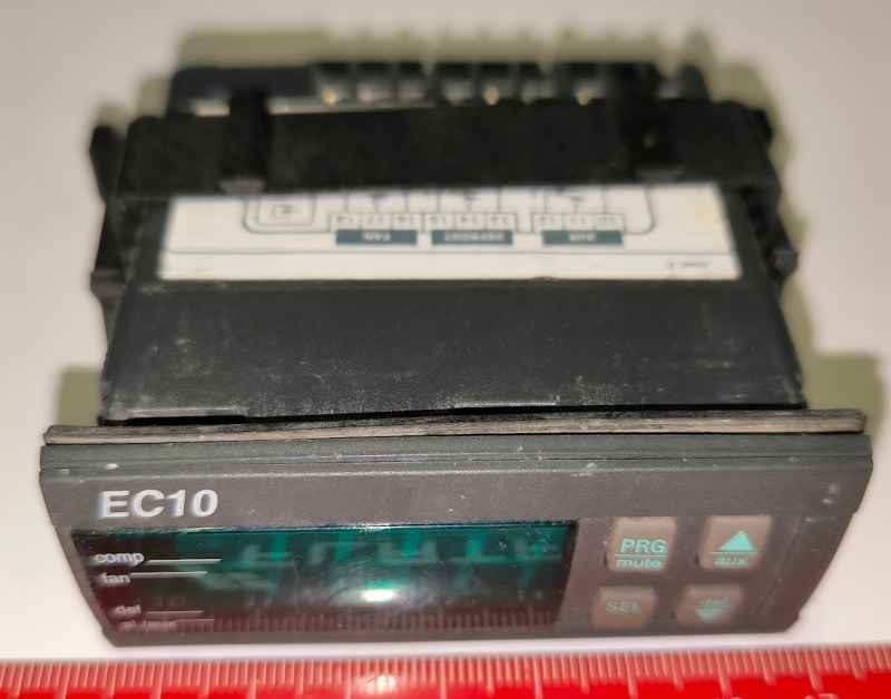 IR32C0L00C - CAREL - regulátor teploty .. použitý / used   .. cena na dotaz / price on request