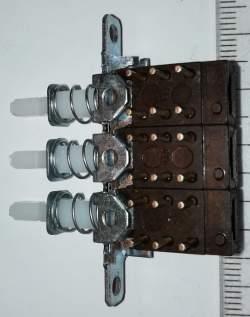 IZOSTAT - sada 3 nezávislých přepínačů krátké