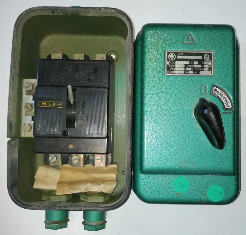 není skladem - J1K50A-60 kovová krabice z jističem