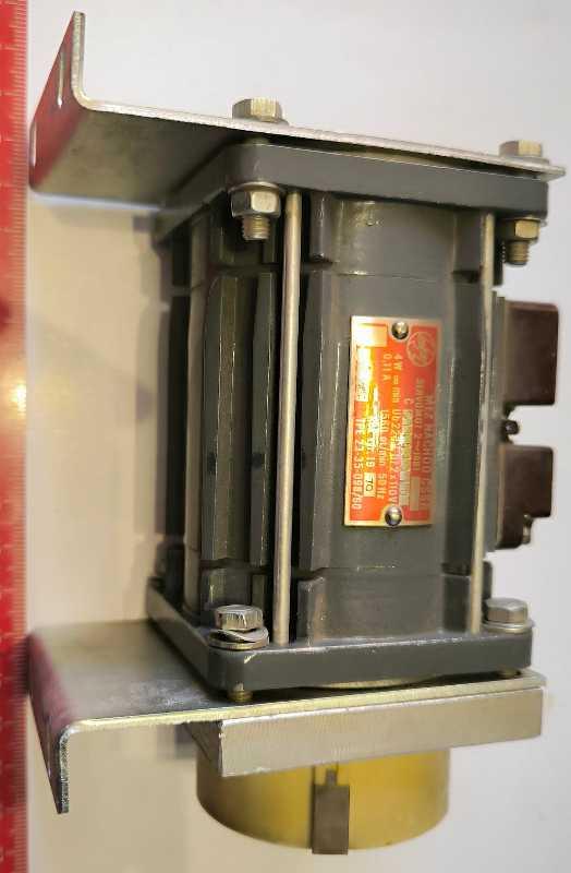 sestava motor J8B1 s převodovkou 3min, jako nový  .. cena na dotaz / price on request