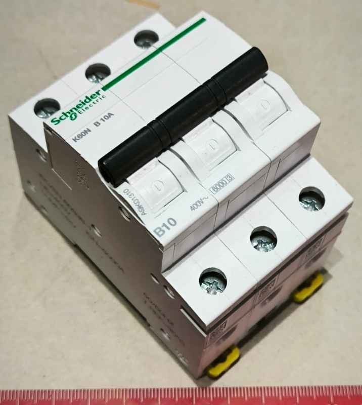 jistič K60N-B10-3 B 10A 3-pólový Schneider - A9K01310