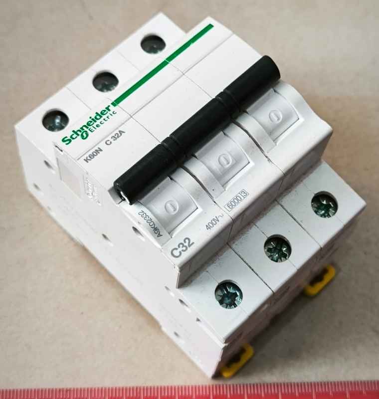 A9K02332 Jistič K60N 3P 32A C