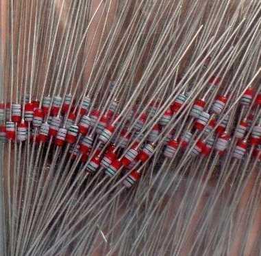 KA207 - dioda 100V 75mA 200mW  .. balení 200ks za 100Kč