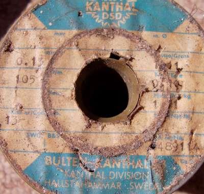 není skladem - odporový drát KANTHAL d=0,130mm, 105 ohm / metr  ... poškozené balení, cca 1kg i s cívkou