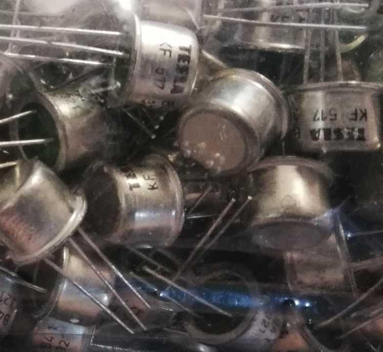 není skladem - KF517  - transistor PNP 30V 600mA TO39 TESLA  .. balení 100ks za 500Kč