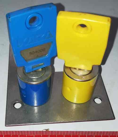 modul s blokovacími klíči 1x 360301 + 1x 504009, z demontáže (001)