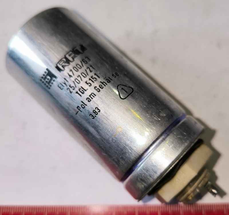 Kondenzátor elyt 4700/63 RFT - neproměřený,  z demontáže, dle foto