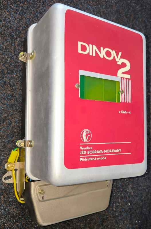 plechová krabice z DINOV2, 17x23x14cm, profi provedení (003), pěkný stav