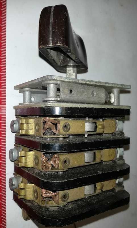 přepínač KSP15-19002131  380V 15A starší, z demontáže   .. cena na dotaz / price on request