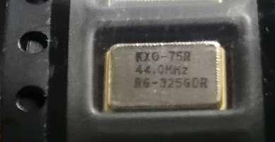 KXO-75R GEYER 44.000MHz Voltage Controlled Crystal Oscillator  .. cena na dotaz / price on request