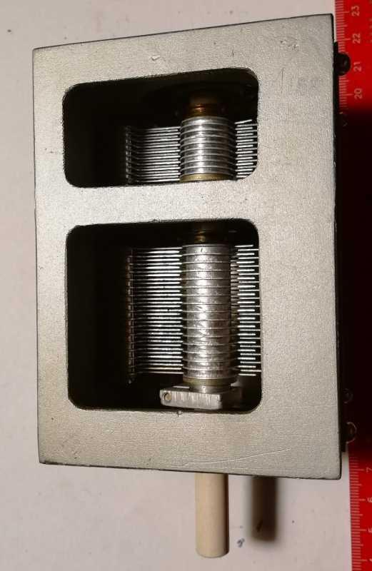 ladící kondenzátor - 19-245pF, 64.131.000.089.1, neměřen  (009), z demontáže, na opravu