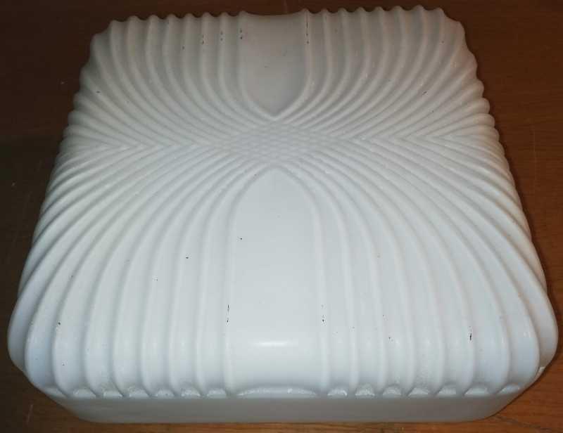 nevyužité stropní svítidlo, 27x27x14cm, jedna objímka