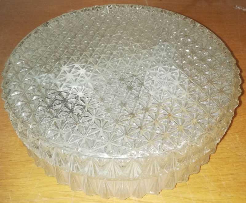 není skladem - nevyužité stropní svítidlo, průměr 24cm, výška 9cm, dvě objímky