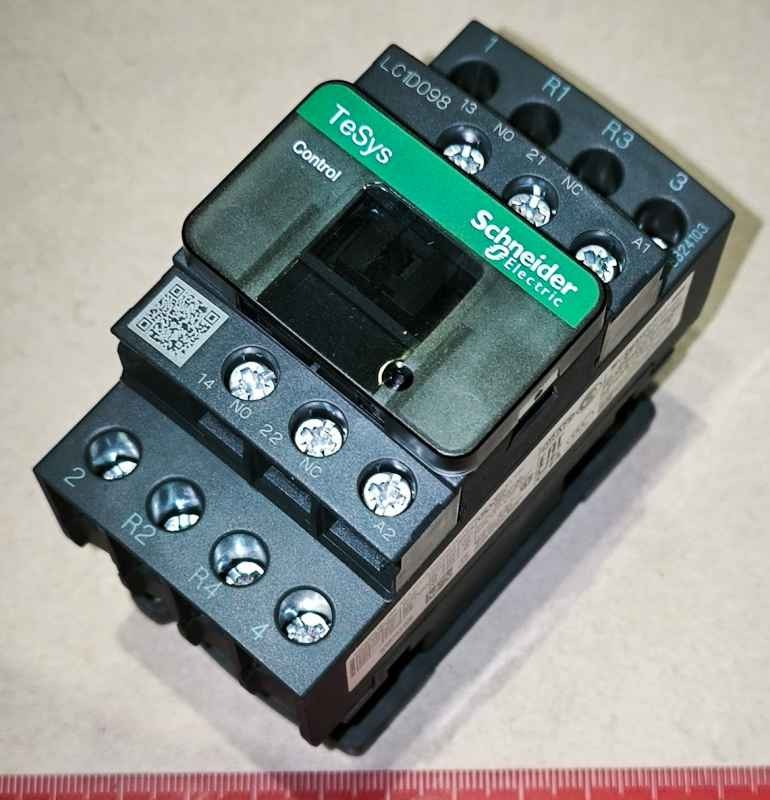 LC1D098M7 Stykač 4P 2Z+2V 20A AC-1, 220V AC, pom.kont. 1