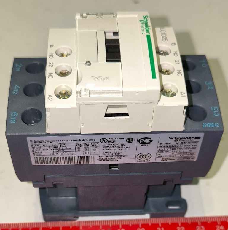 stykač LC1D25F7 - 110V 50-60Hz