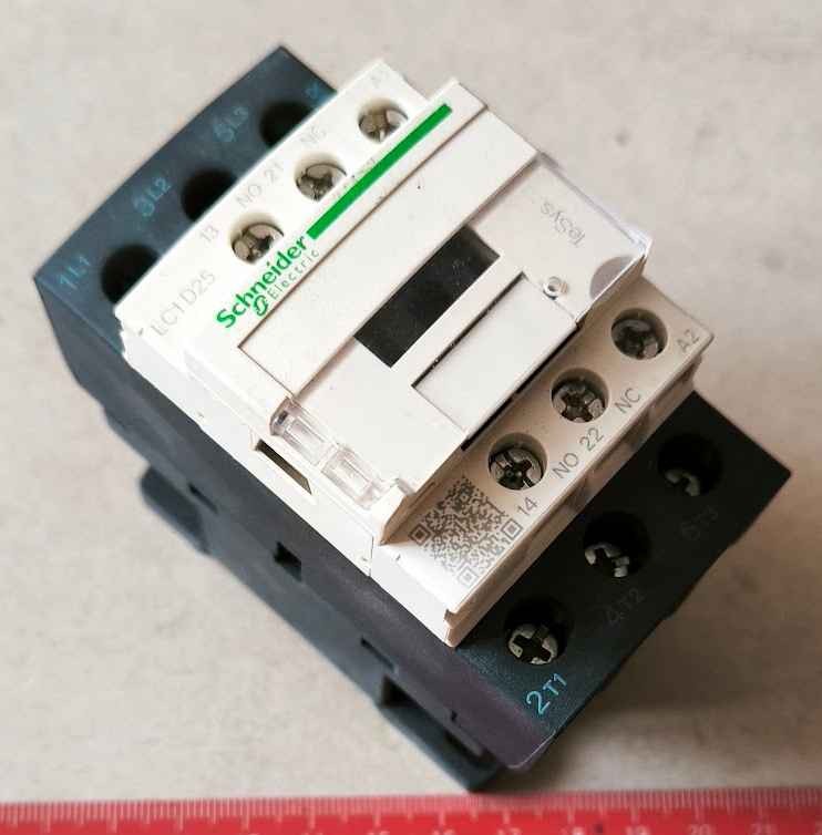 LC1D25P7 Stykač 25A 3P 1Z +1V 230V AC 50/60Hz, Schneider