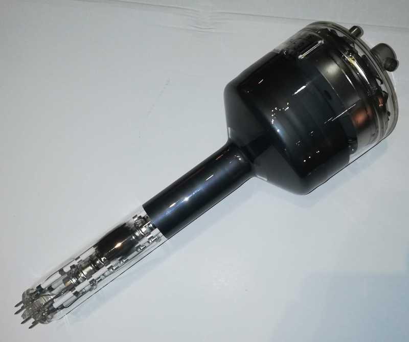 Potenciáloskop LN9 - radarová paměťová elektronka  - Потенциалоскоп ЛН-9 .. cena na dotaz / price on request