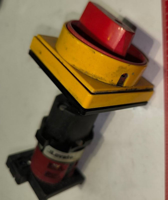 přepínač LOVATO GN12 s knoflíkem dle foto, z demontáže