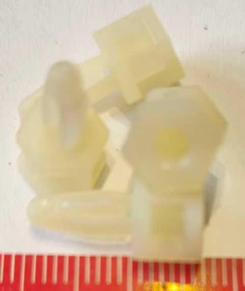 LPR8500-N -  plastový distanční sloupek, dle foto .. balení 50ks