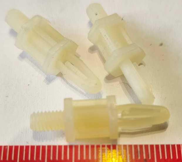 LPR8521-N bez matice -  plastový distanční sloupek, dle foto .. balení 50ks