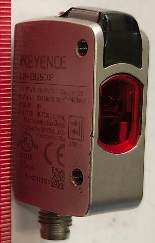 KEYENCE LR-ZB250CP Self-Contained Laser Sensor  .. použitý / used   .. cena na dotaz / price on request