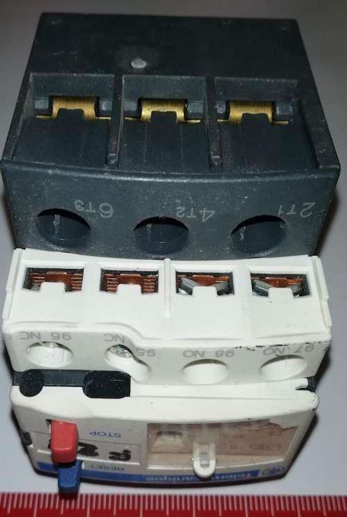 TELEMECANIQUE Relé LRD32 23-32A , použitý