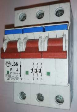 není skladem - jistič LSN B4 3P OEZ