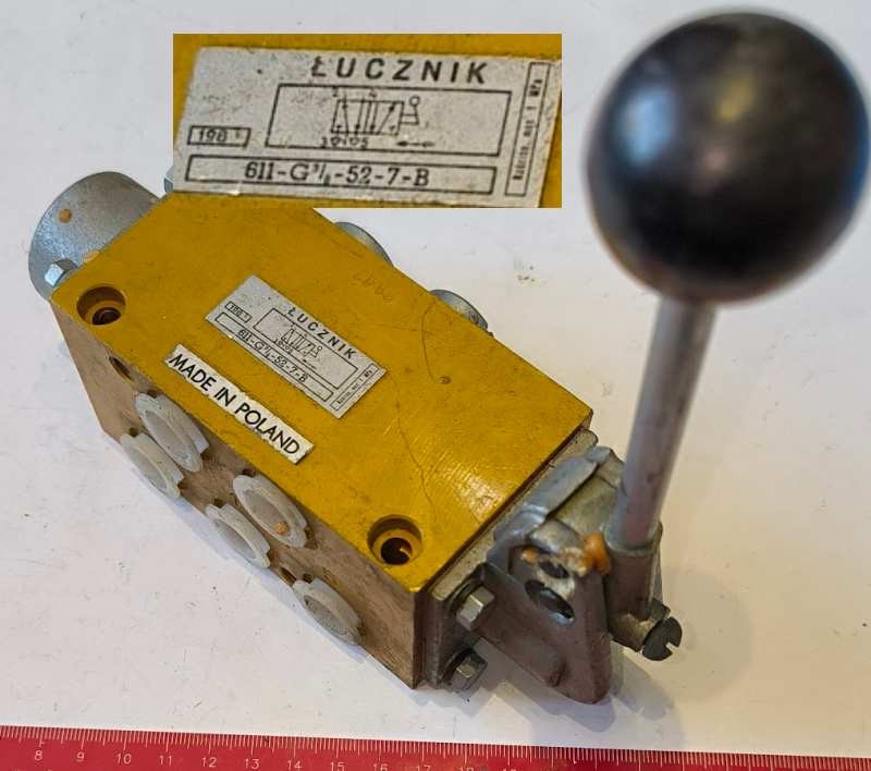 ruční přepínač LUCZNIK 611-G3/8-52-7-B   .. cena na dotaz / price on request