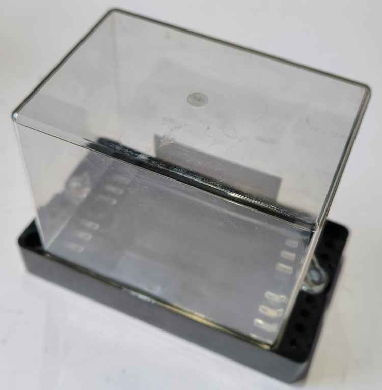 plastová krabička M2-16/1, nová, základna 147x83mm, výška 110mm