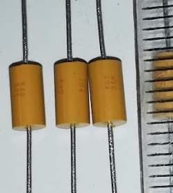 MA305C104KAA - C 100nF 50V 10% X7R A - AVX  .. balení 100ks za 90Kč