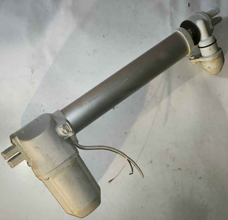 výsuvný pohon MEGAMAT MCZ 77578- 24Vdc, výsuv cca 220mm  .. použitý / used   .. cena na dotaz / price on request