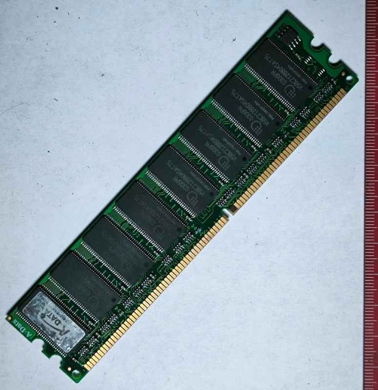MEMORY-007 - paměťový modul Adata - MD0M03E3G41DA1AZZ - DDR266(2.5) 256x16,  dle foto .. použitý / used  .. cena na dotaz / price on request